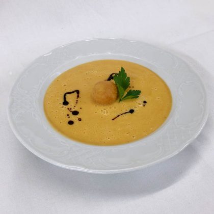 Kürbiscremesuppe_Totale_Gmoakeller_Wien